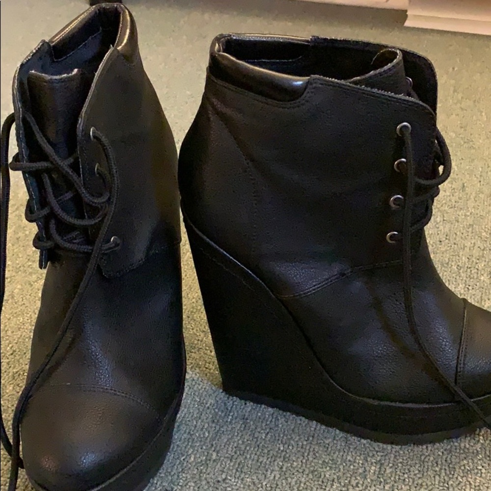 Black 4 1/2 inch heeled ankle booties